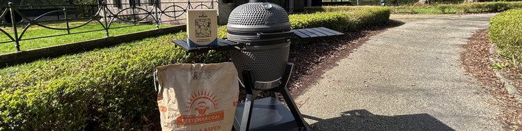 BestCharcoal Kamado, zak houtskool en doos aanmaakwokkels