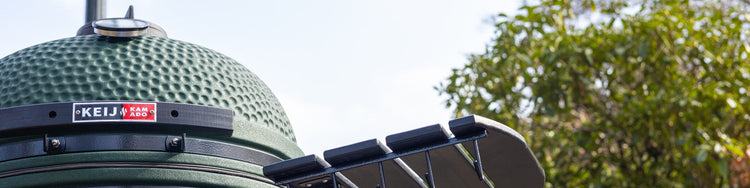 Een mooie foto van een groene Keij Kamado XL 23 inch