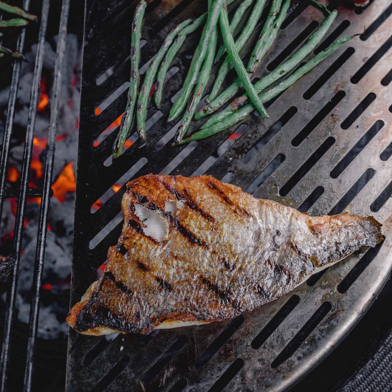 Laad afbeelding in galerij, Kamado Joe Half Moon RVS Rooster Vis & Groenten Classic Joe