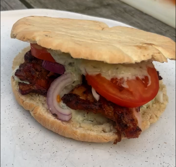 Broodje Kipgyros met Tzatziki