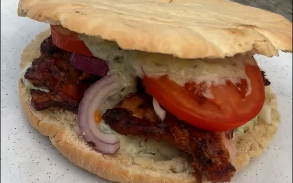 Broodje Kipgyros met Zelfgemaakte Tzatziki