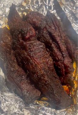 Black Angus Ribfingers van de Kamado: Mals en Sappig