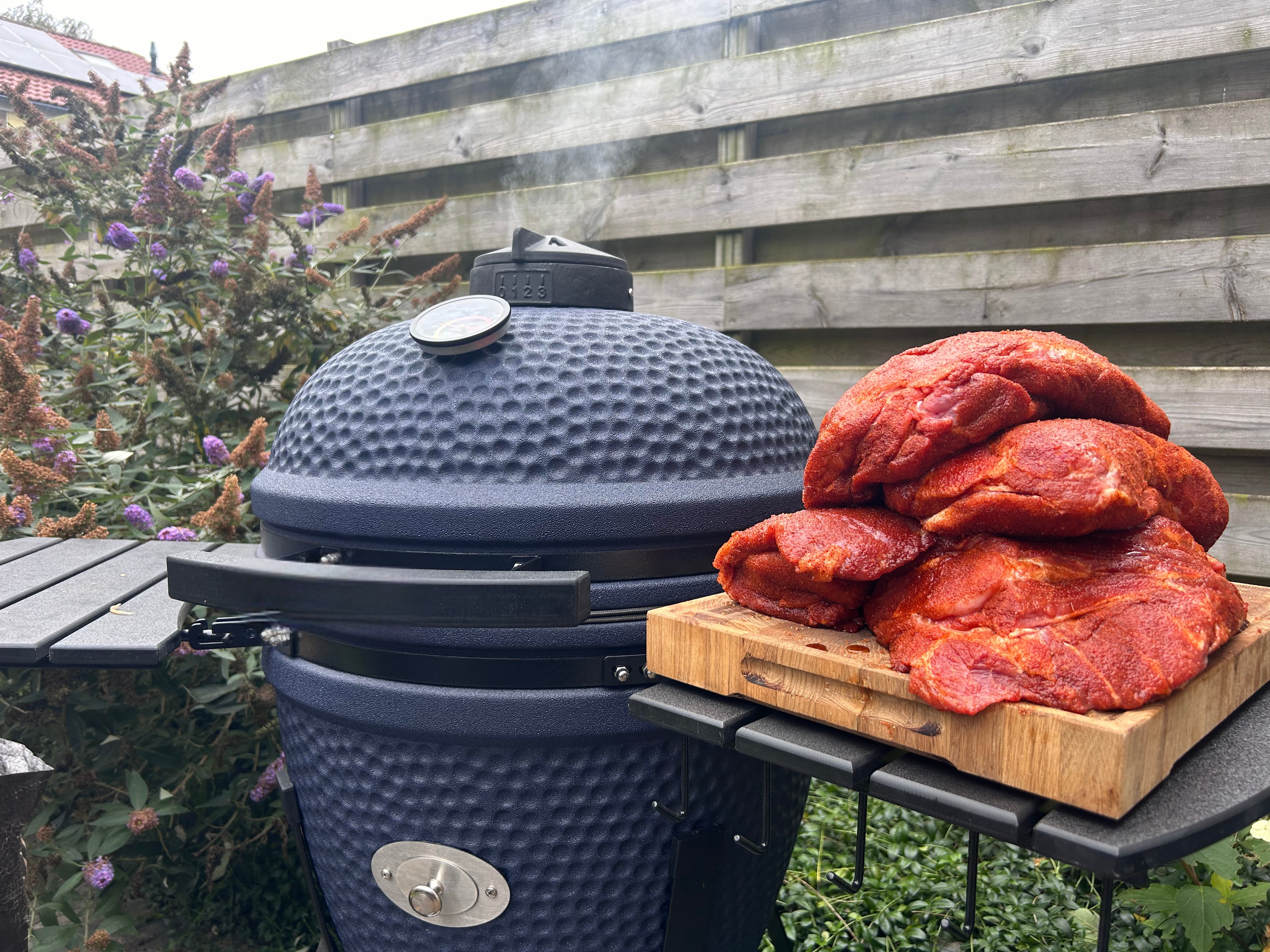 Budget BBQ: Procureur en kippendij bereiden