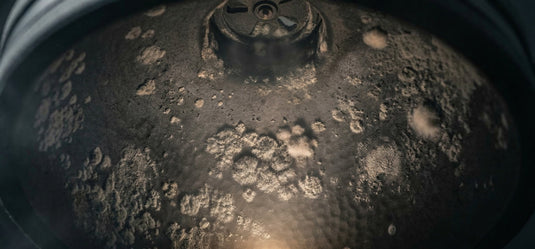 Schimmel in je kamado: oorzaken, oplossen en voorkomen