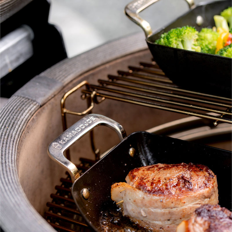 Laad afbeelding in galerij, Kamado Joe Karbon Steel Half Moon Pan Set
