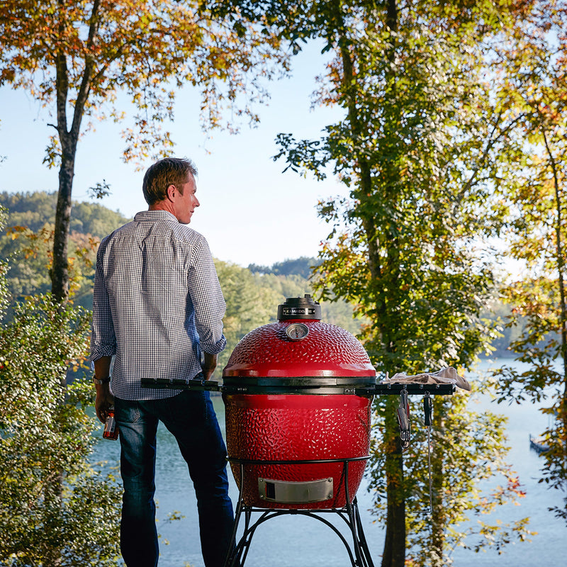 Laad afbeelding in galerij, Kamado Joe Classic I in de tuin
