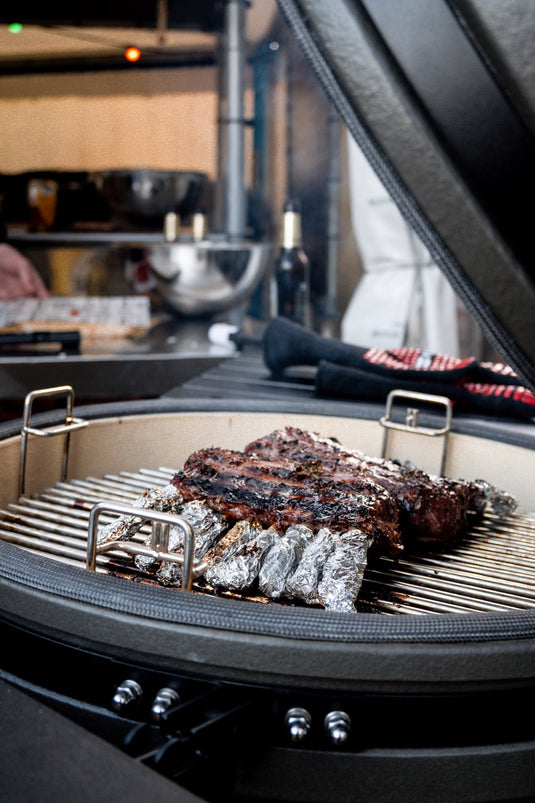 Vlees op de kamado tijdens BBQ workshop